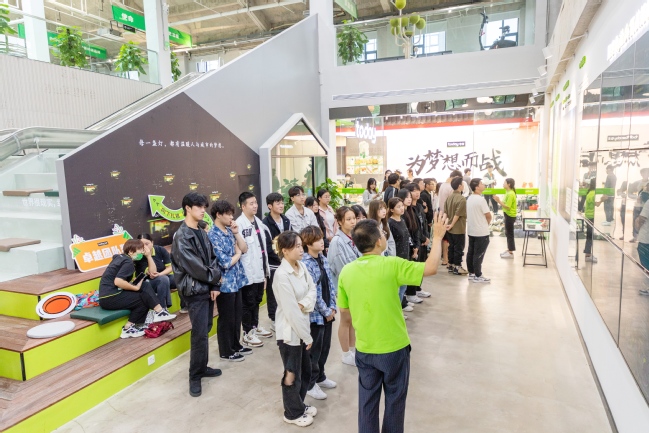 商學院學子探訪Today夢工廠 沉浸式體驗企業文化，激發成長新動能